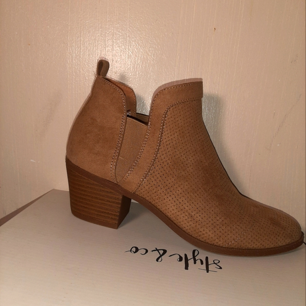 Women heels Size 7.5 M